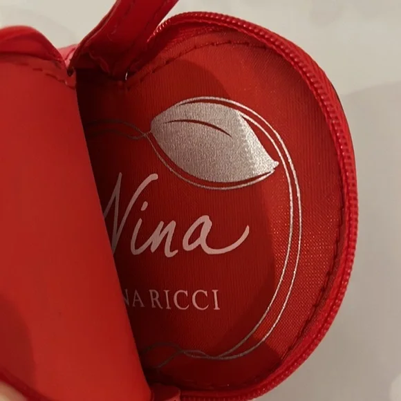 Nina Ricci Paper Parfum Round Box - Picture 5 of 13